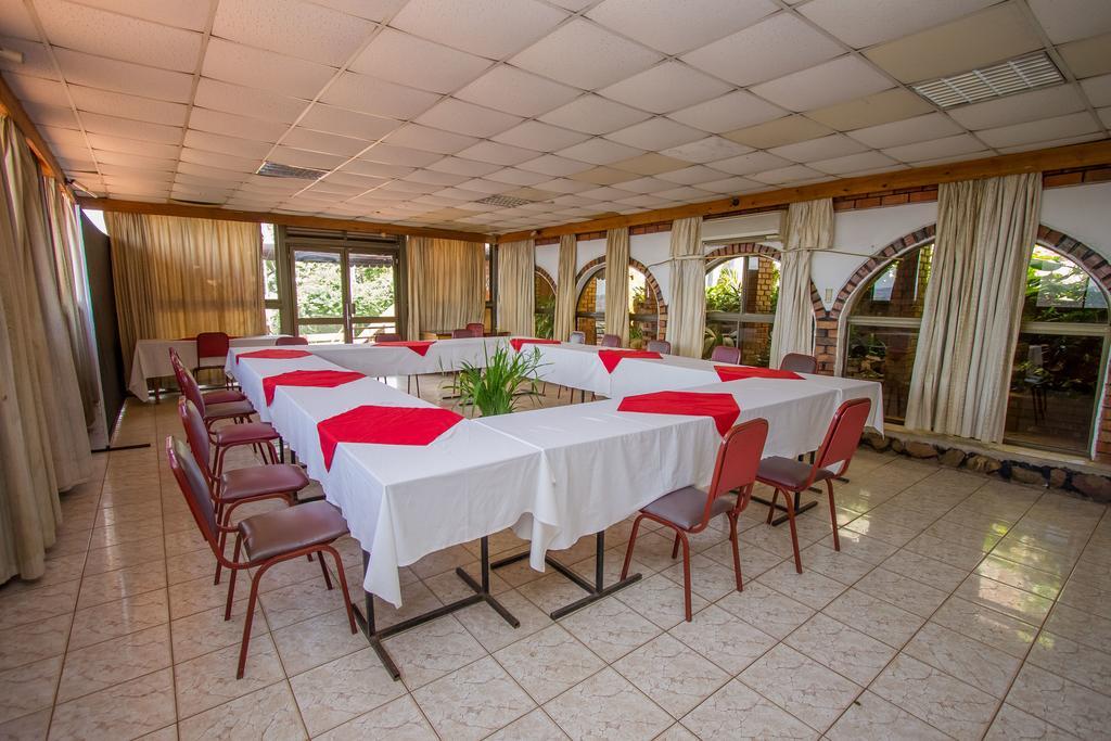 Hotel Diplomate Кампала Экстерьер фото