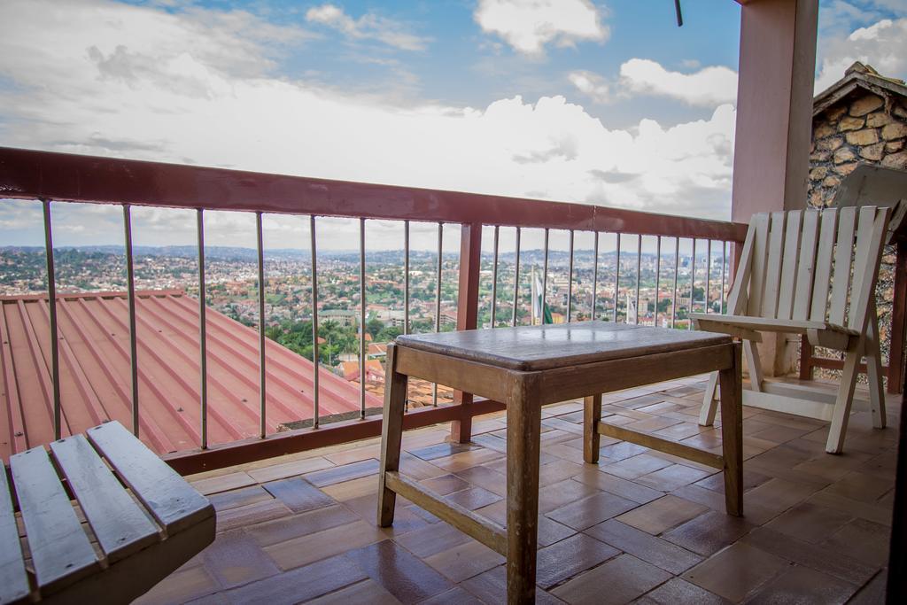 Hotel Diplomate Кампала Экстерьер фото