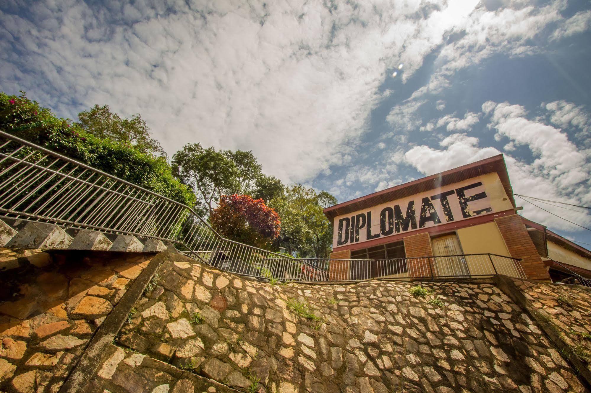Hotel Diplomate Кампала Экстерьер фото