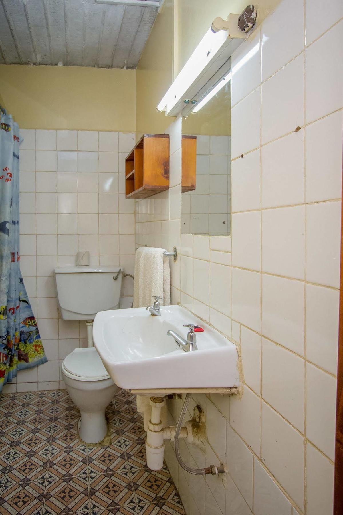 Hotel Diplomate Кампала Экстерьер фото