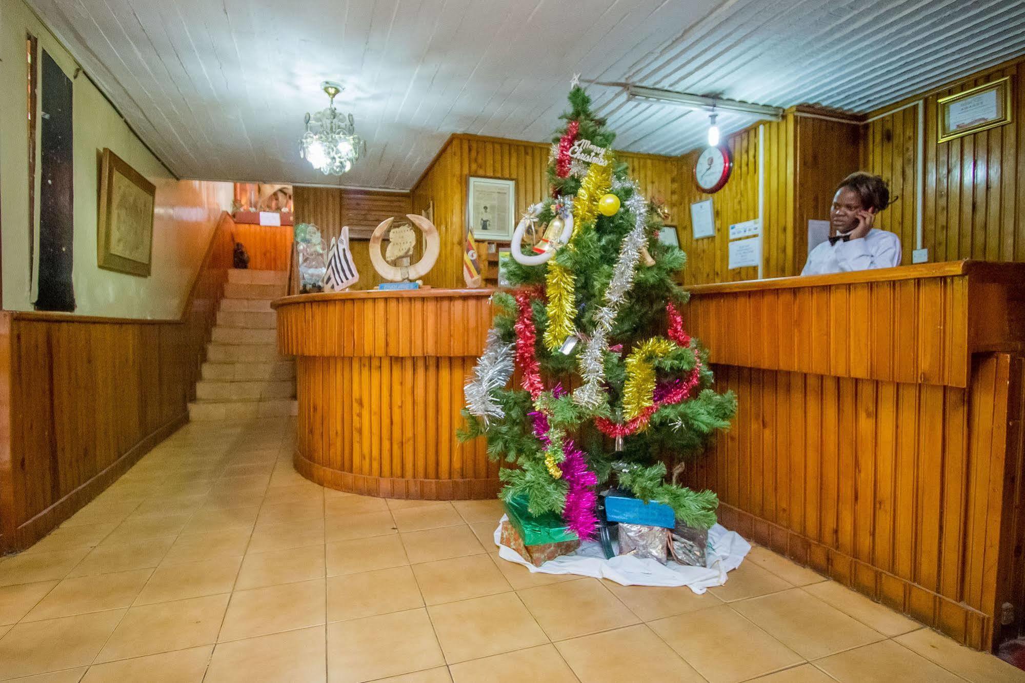 Hotel Diplomate Кампала Экстерьер фото