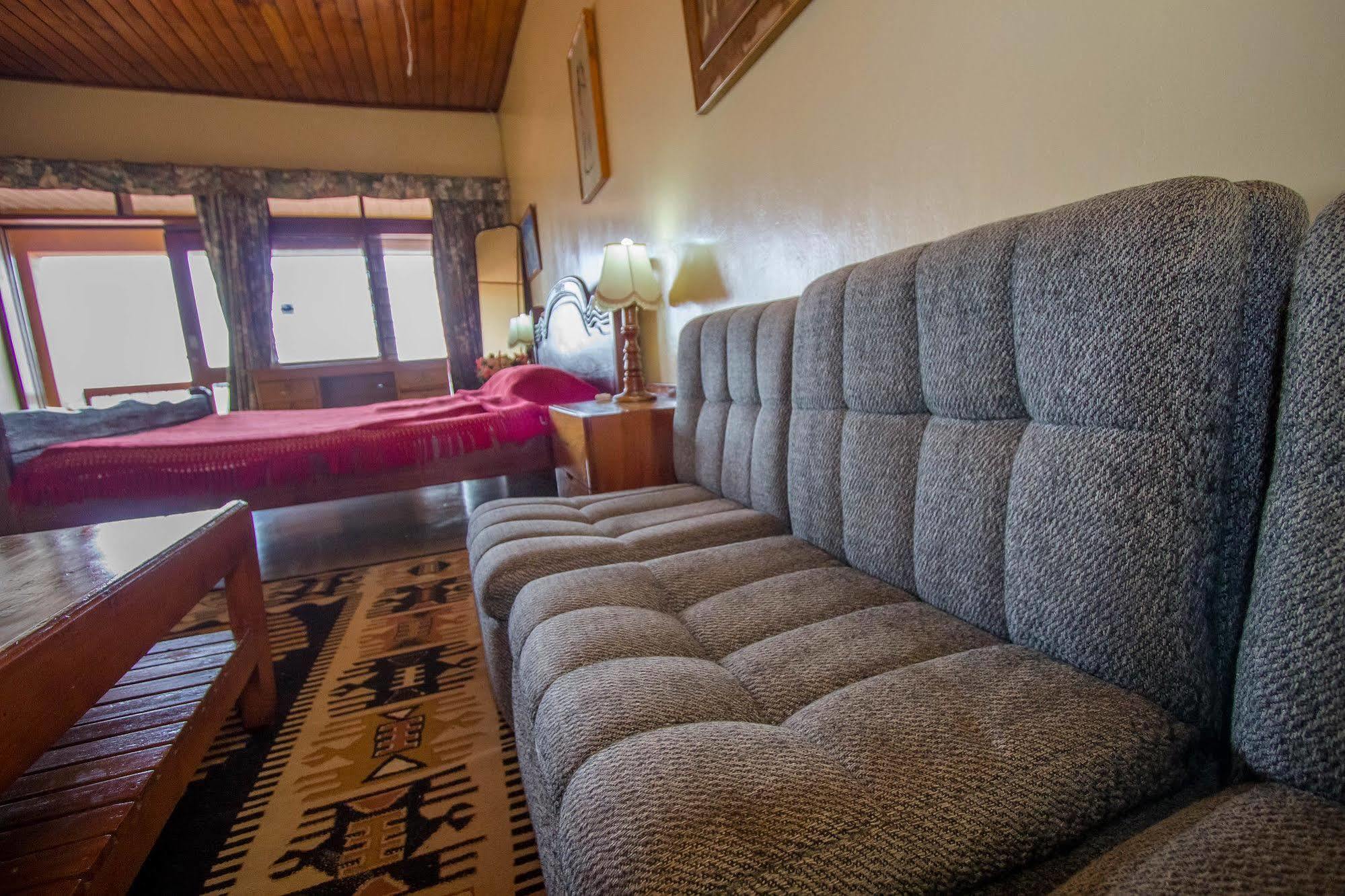 Hotel Diplomate Кампала Экстерьер фото